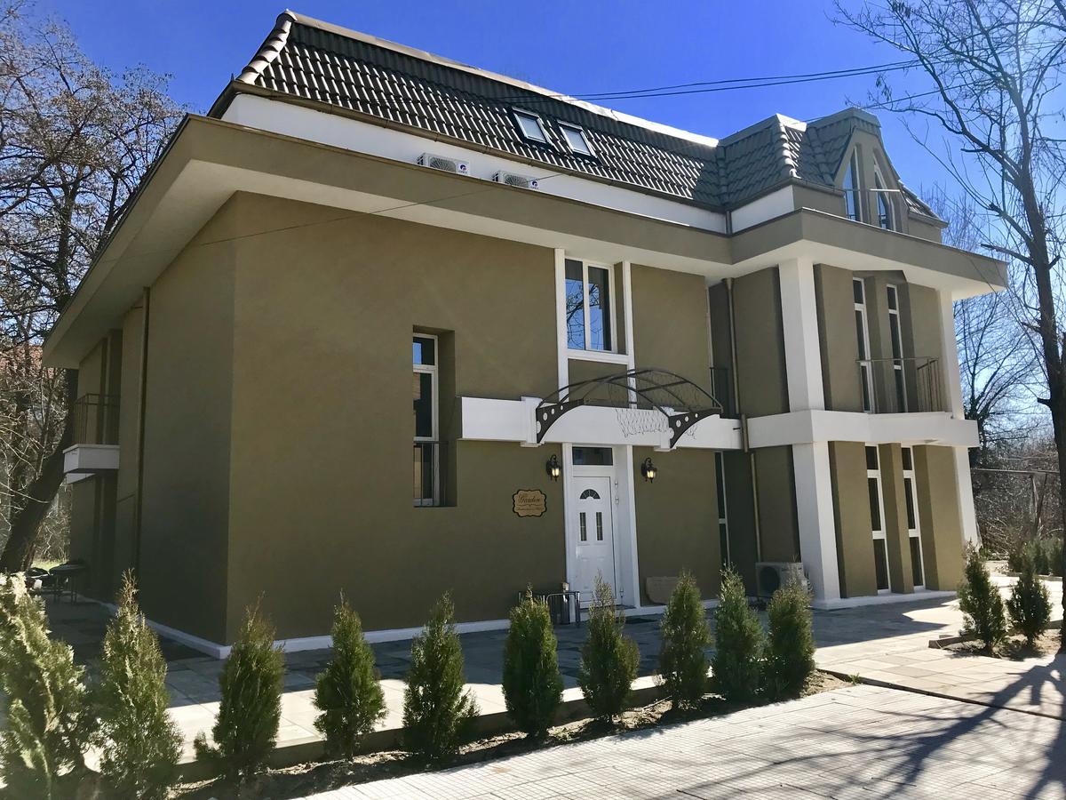 Family Hotel Garden Kŭrdzhali 外观 照片